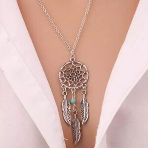 10/$25🦋 Be Still Boutique Dreamcatcher Necklace